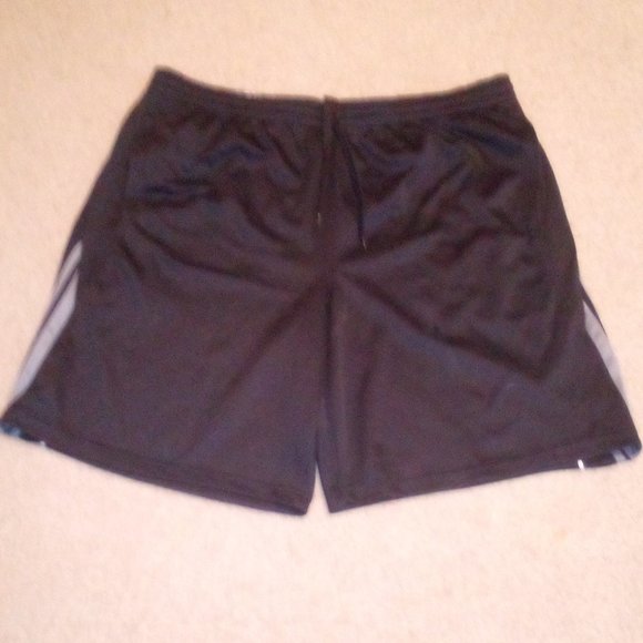 Camo T-Shirt and Shorts Bundle:  Button Down.  Pockets on Shorts - Picture 6 of 10